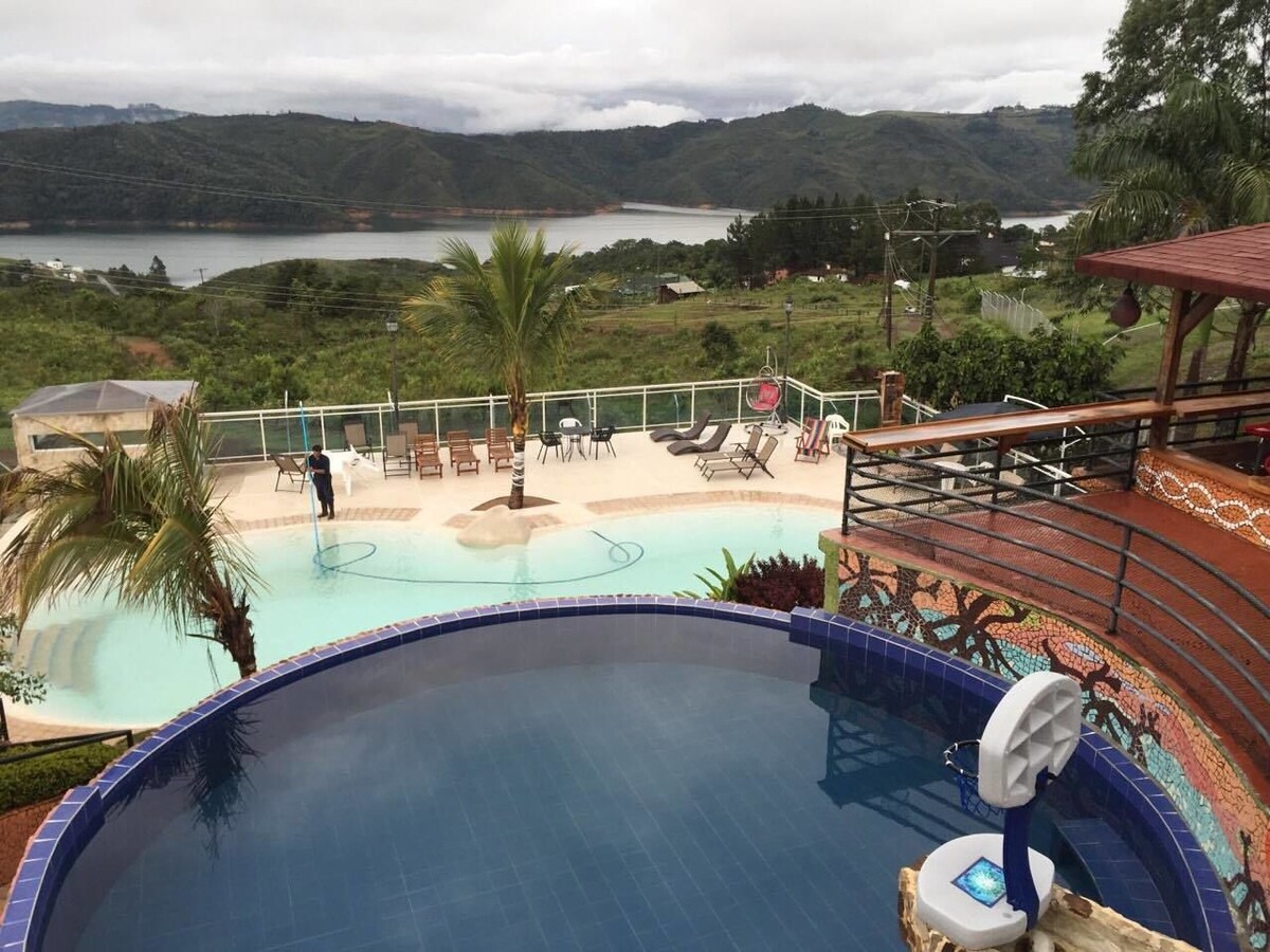 Foto del Centro Vacacional La Cúspide y Lago Calima